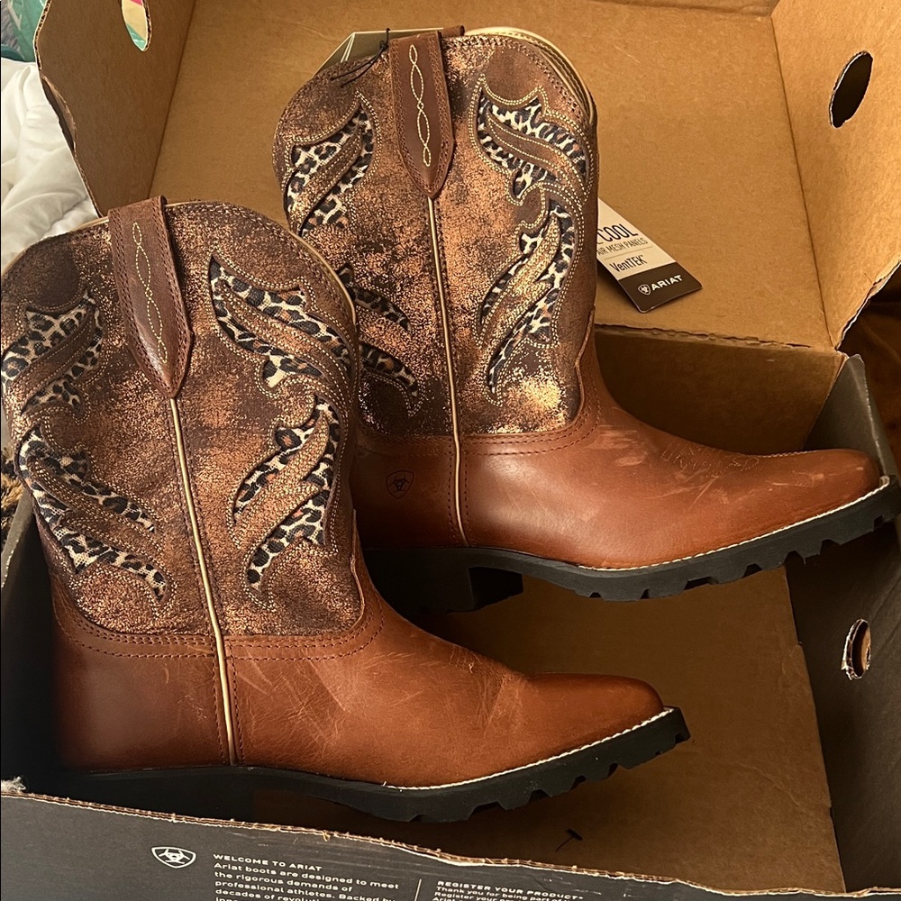 Ariat Leopard Unbridled Rancher VentTEK in color hickory/metallic copper